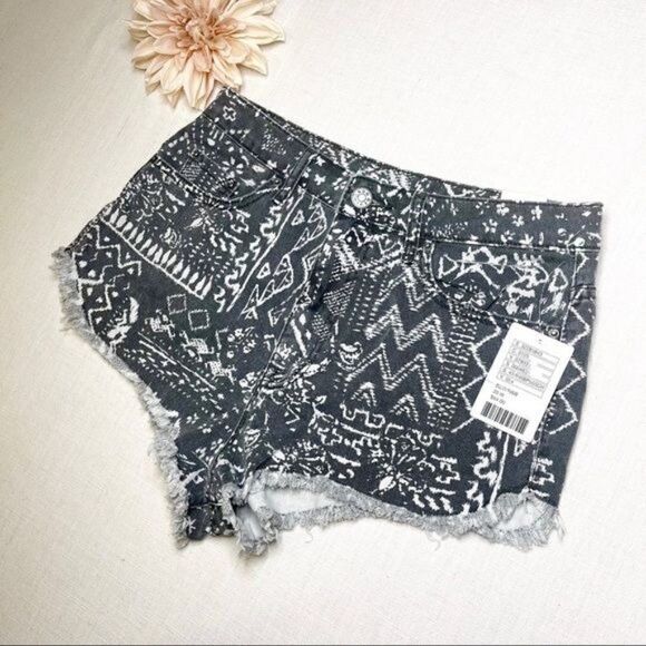 BDG Super Hi Rise Black Print Jean Shorts Nwt 30 - Picture 4 of 8